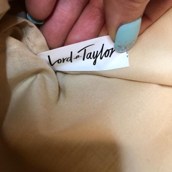 ๐ Lord & Taylor Beige Faux Leather Tote Bag Wide Strap Adjustable Magnetic - Picture 2 of 6